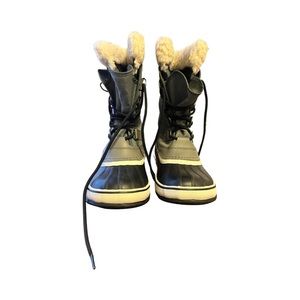 Sorel grey snow boots size 8. Worn once!